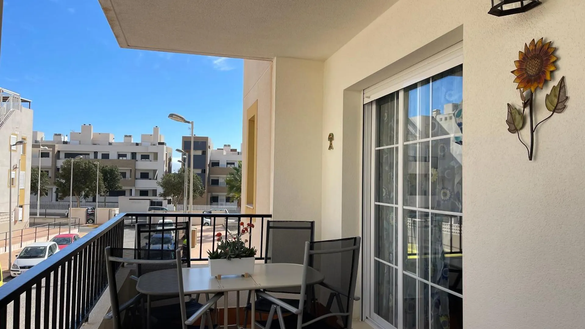 Apartamento Del Toyo contacts